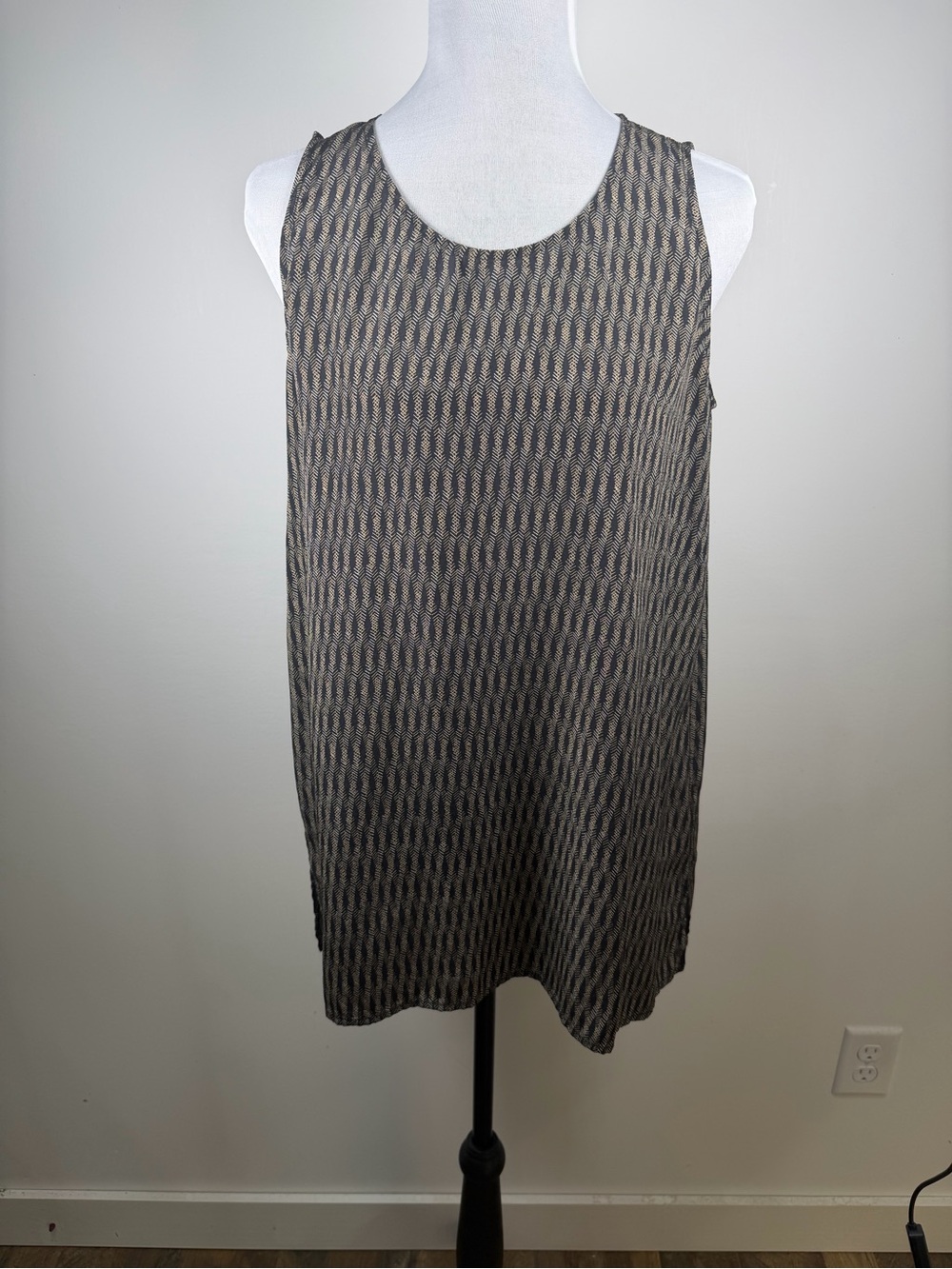EILEEN FISHER 100%‎ SILK Sleeveless Blouse Flowy Black Brown 100% Silk Women P/M